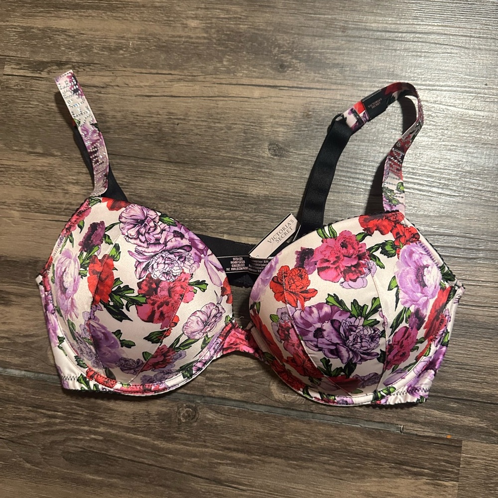Victoria's Secret 38c NWT push up bra with rhinestones